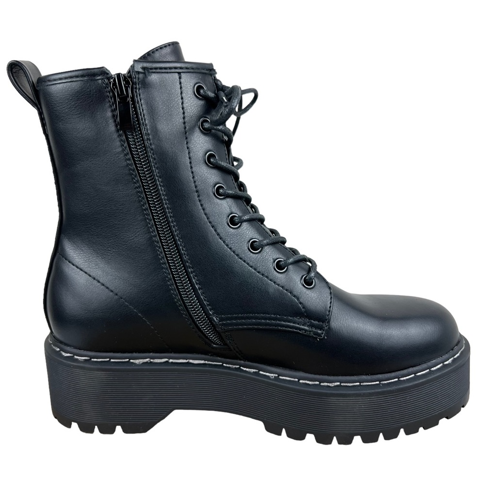 NWoT Steve Madden Basille Lace-Up Platform Lug Sole Boot sz 9 Black Faux Leather